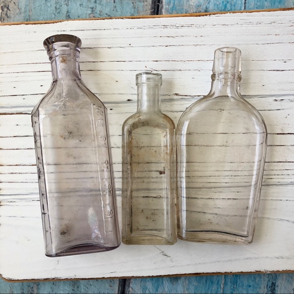 Lot of 3 vintage glass bottles - Picture 8 of 8